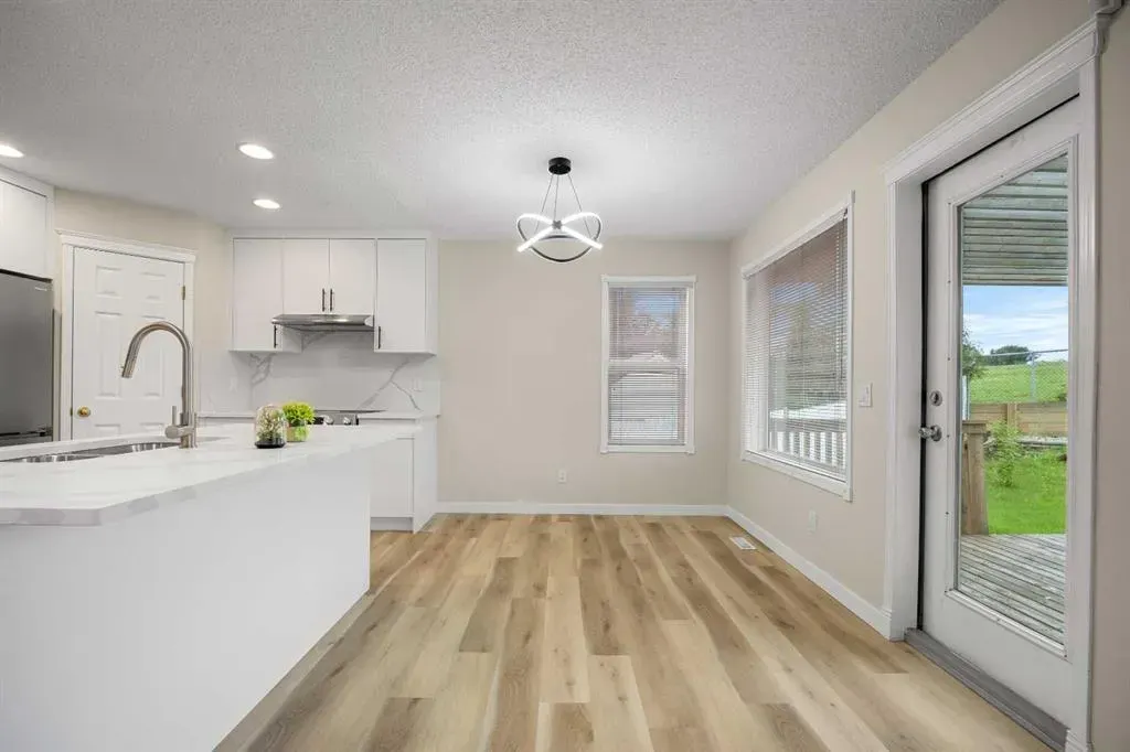 99 Arbour Crest Rise NW