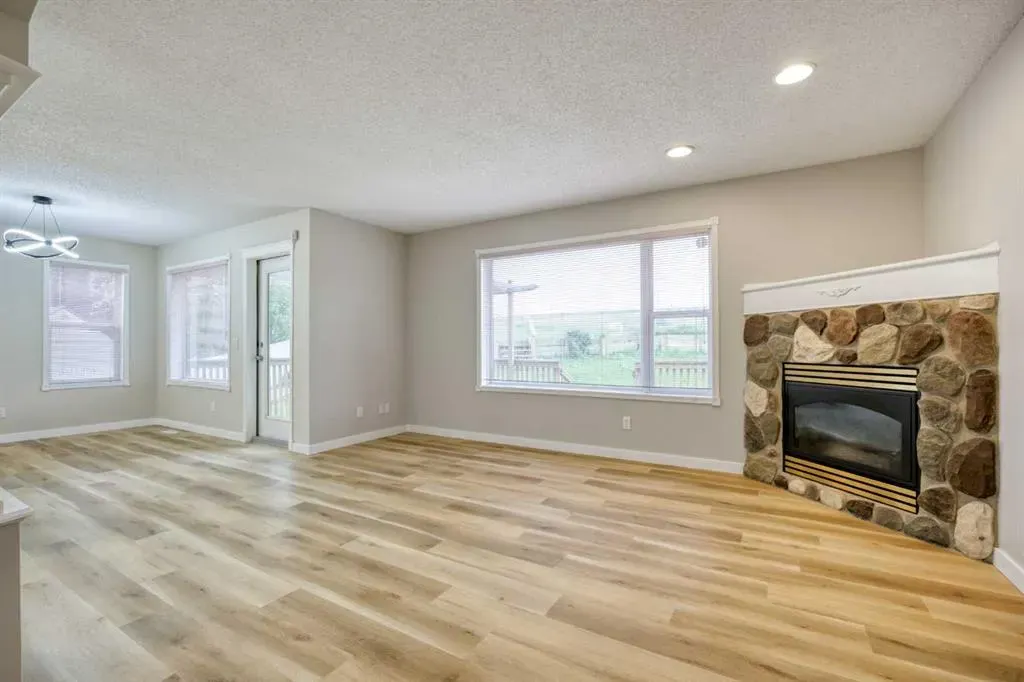 99 Arbour Crest Rise NW