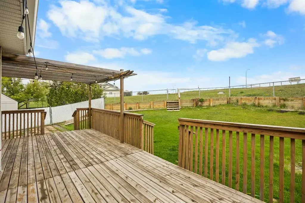99 Arbour Crest Rise NW