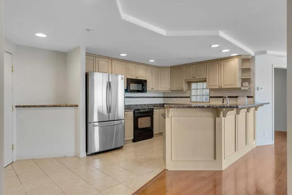 683 10 Street SW, #2003