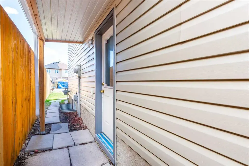 84 Tarington Way NE