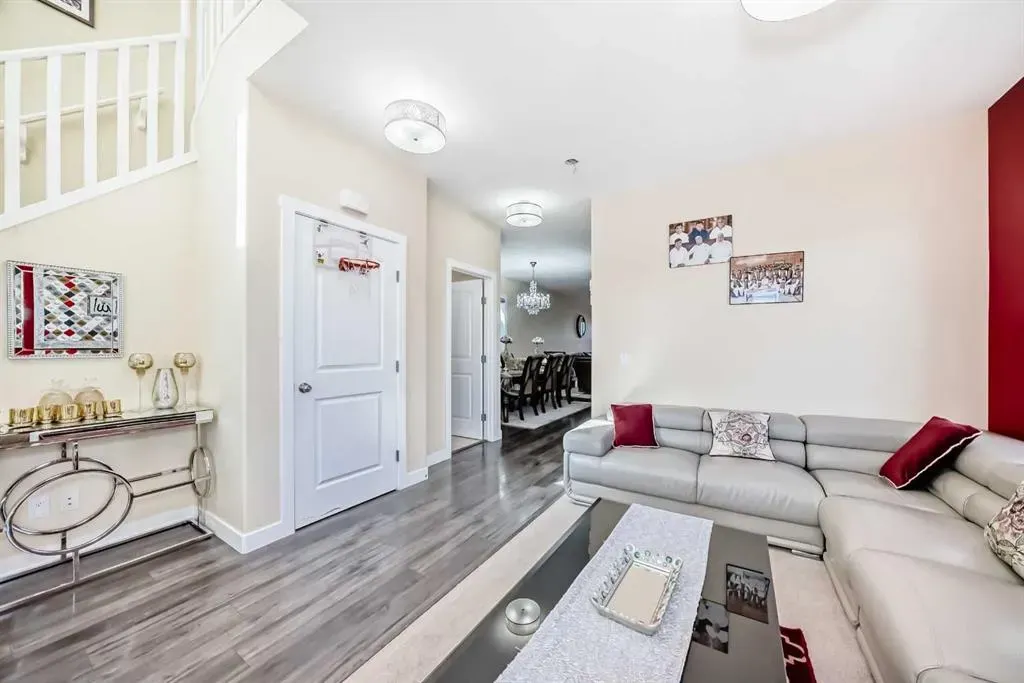 8 Red Sky Lane NE