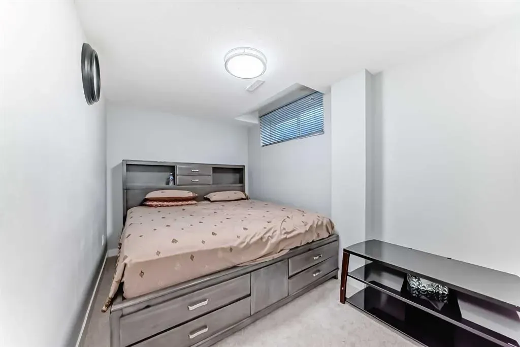 8 Red Sky Lane NE