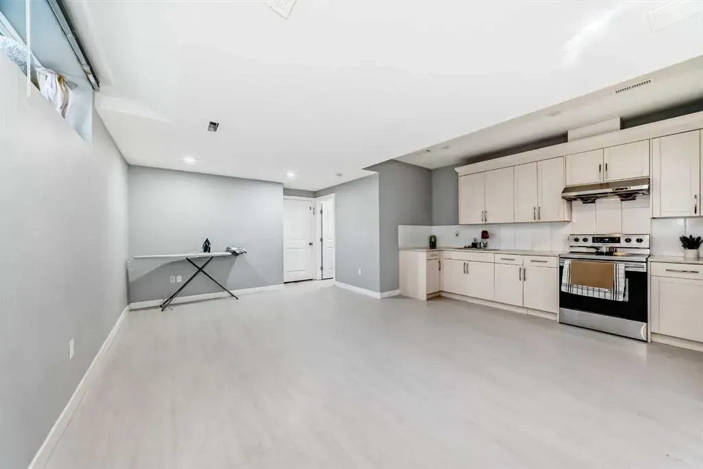8 Red Sky Lane NE