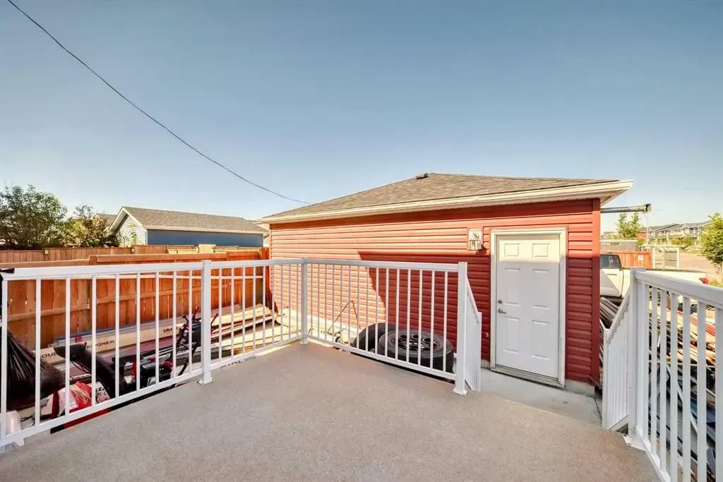 8 Red Sky Lane NE