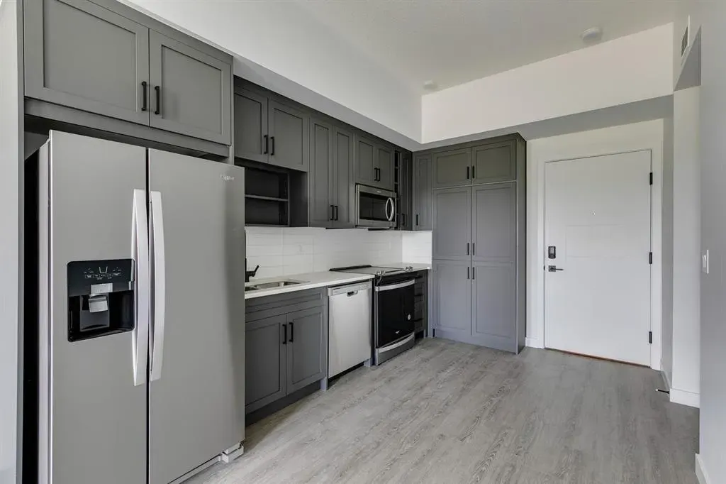 3932 University Avenue NW, #624