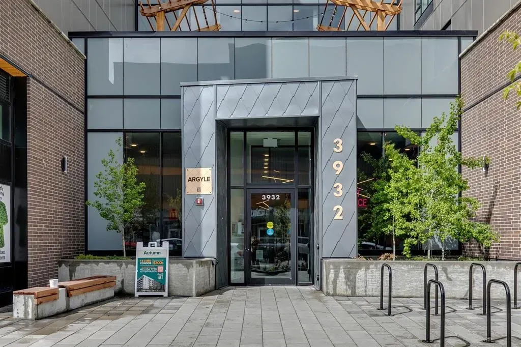 3932 University Avenue NW, #624