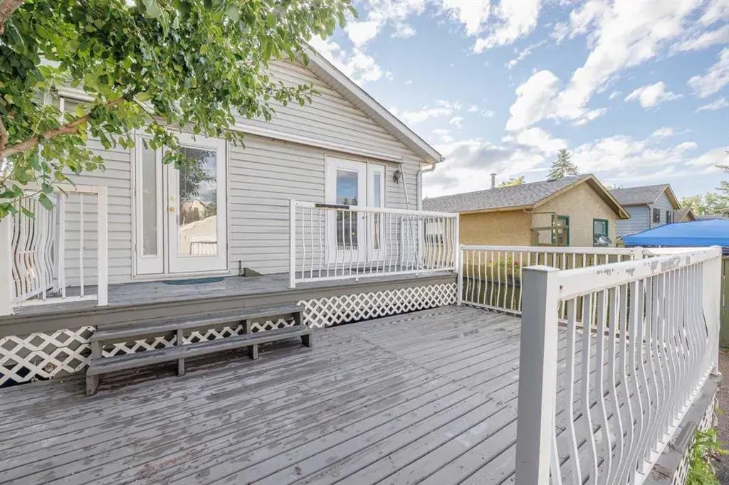 76 Doverglen Crescent SE
