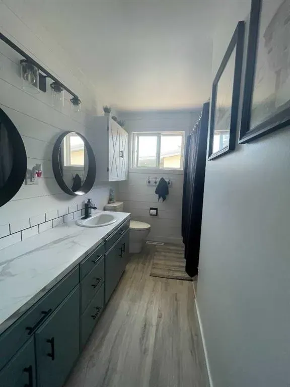520 6 Street W
