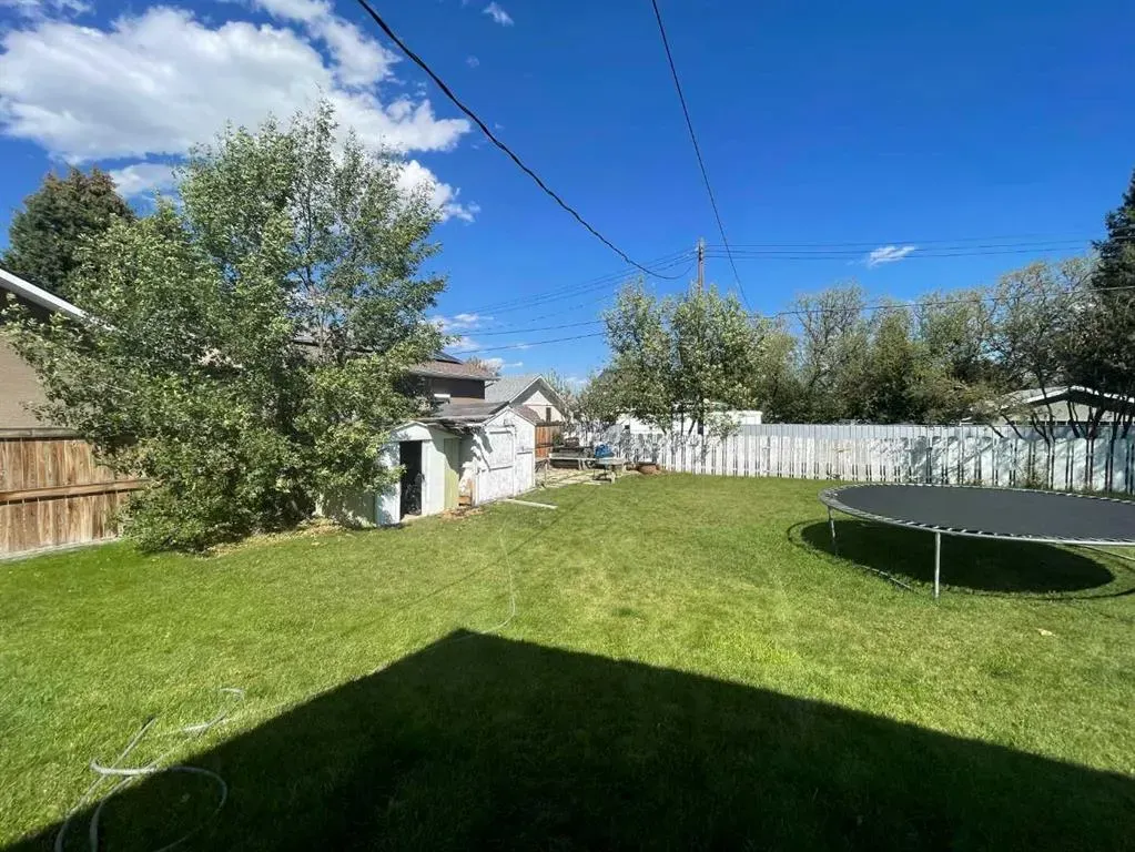 520 6 Street W