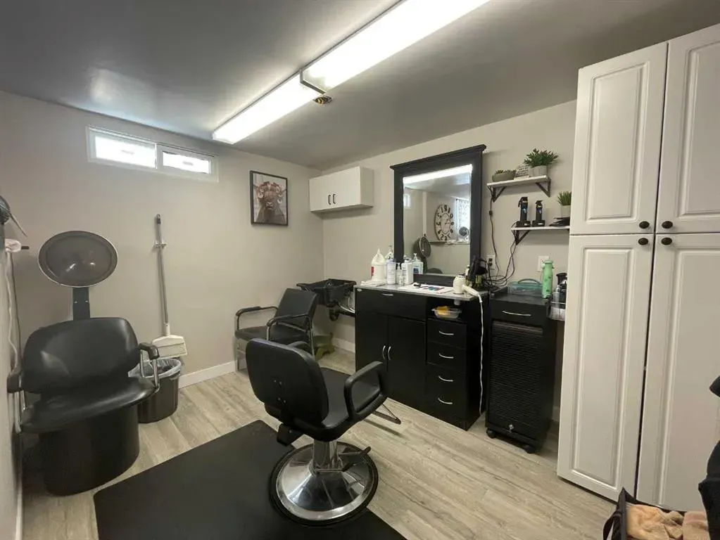 520 6 Street W