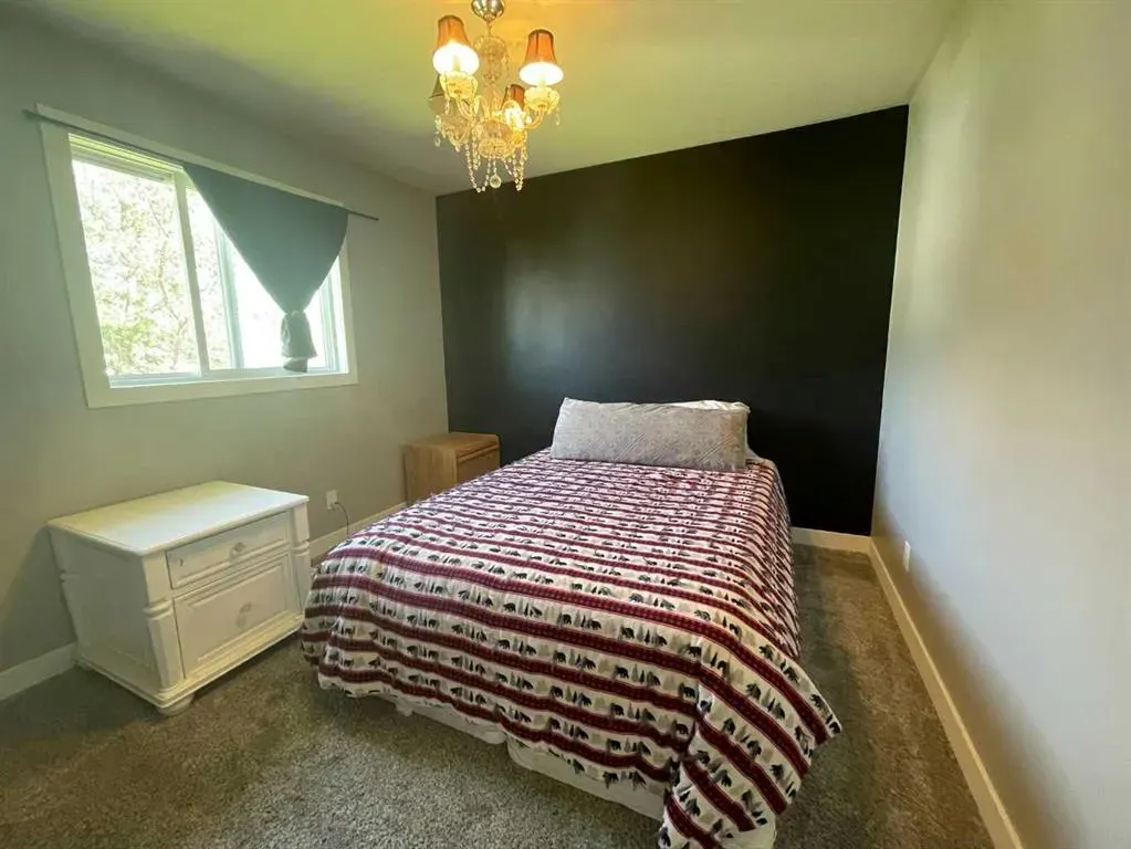 520 6 Street W