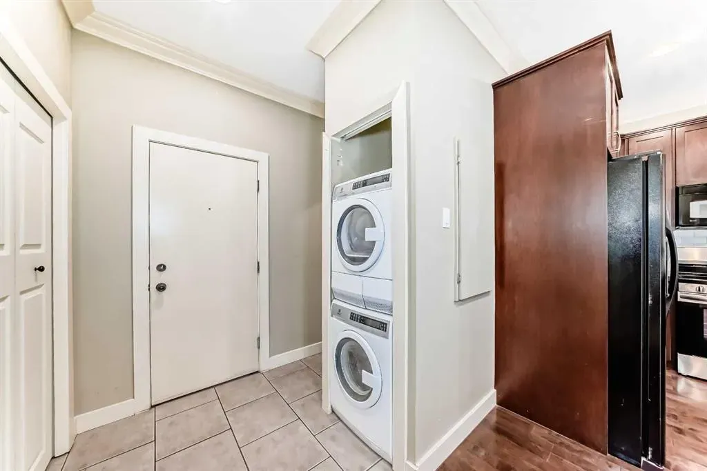 323 13 Avenue SW, #101