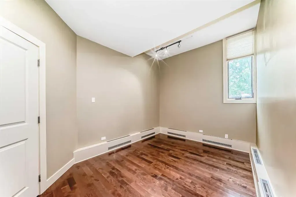323 13 Avenue SW, #101