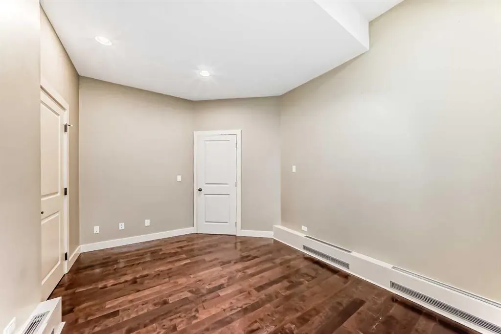 323 13 Avenue SW, #101