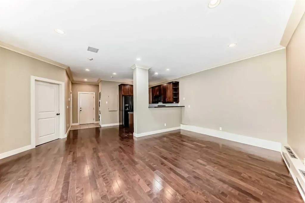 323 13 Avenue SW, #101