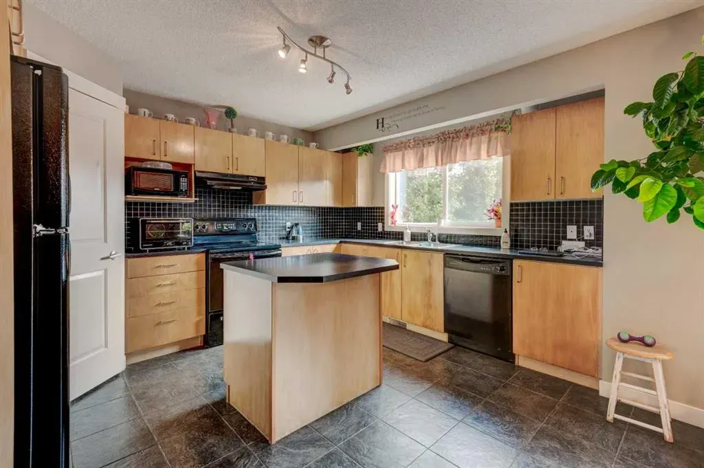 16 Bridlecrest Street SW