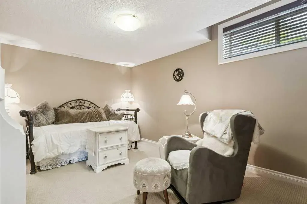 156 Tuscany Ravine Heights NW