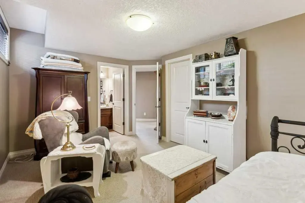 156 Tuscany Ravine Heights NW