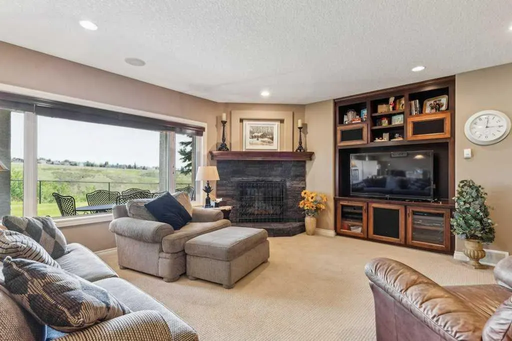 156 Tuscany Ravine Heights NW