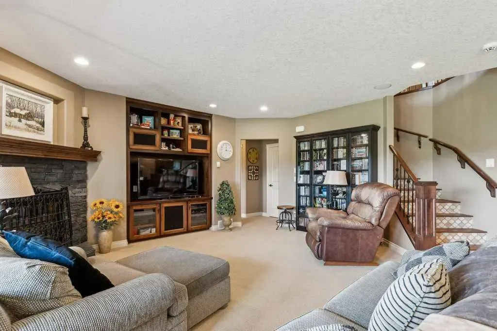 156 Tuscany Ravine Heights NW