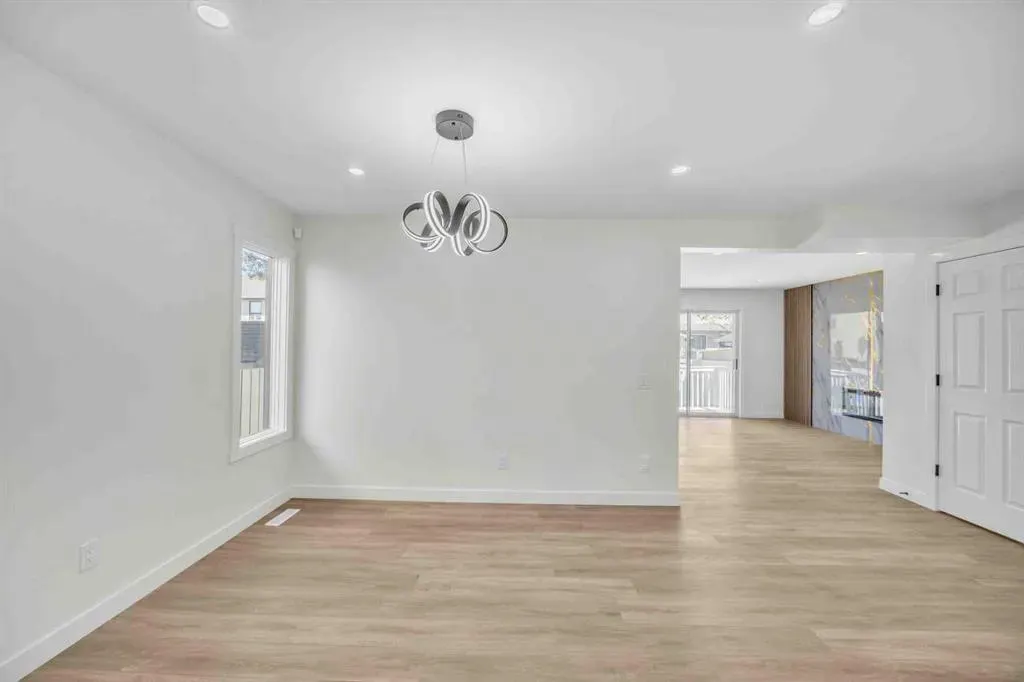 6556 Martingrove Drive NE