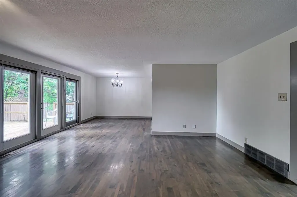11147 Southdale Road SW