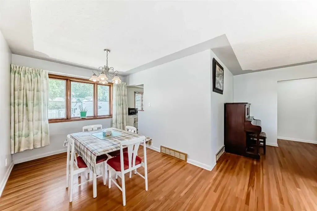 220 Cardiff Drive NW