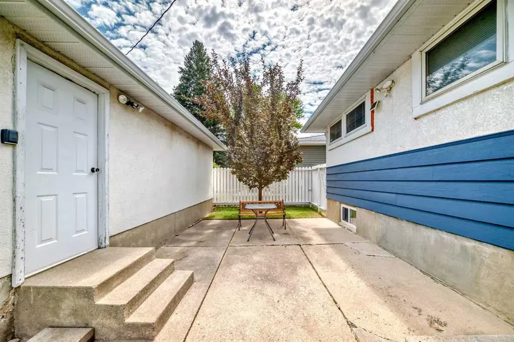 220 Cardiff Drive NW