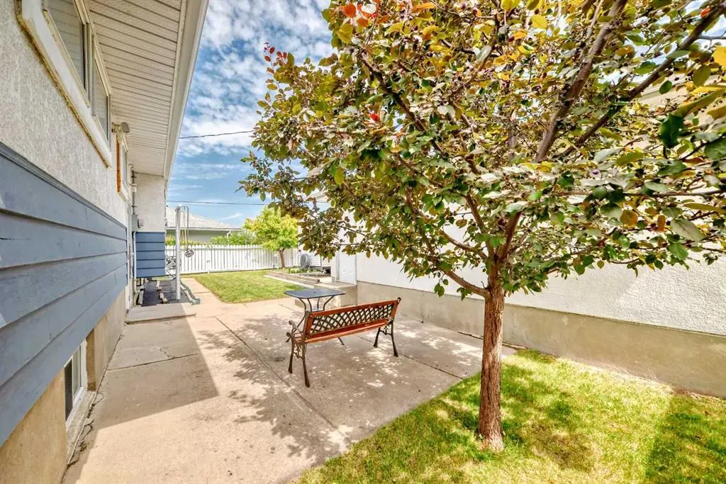 220 Cardiff Drive NW