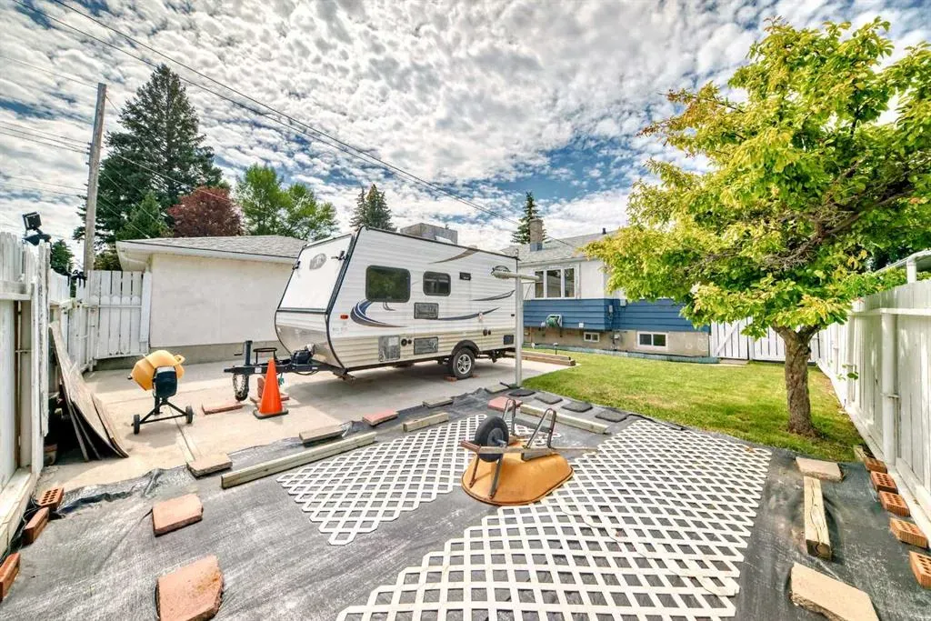 220 Cardiff Drive NW