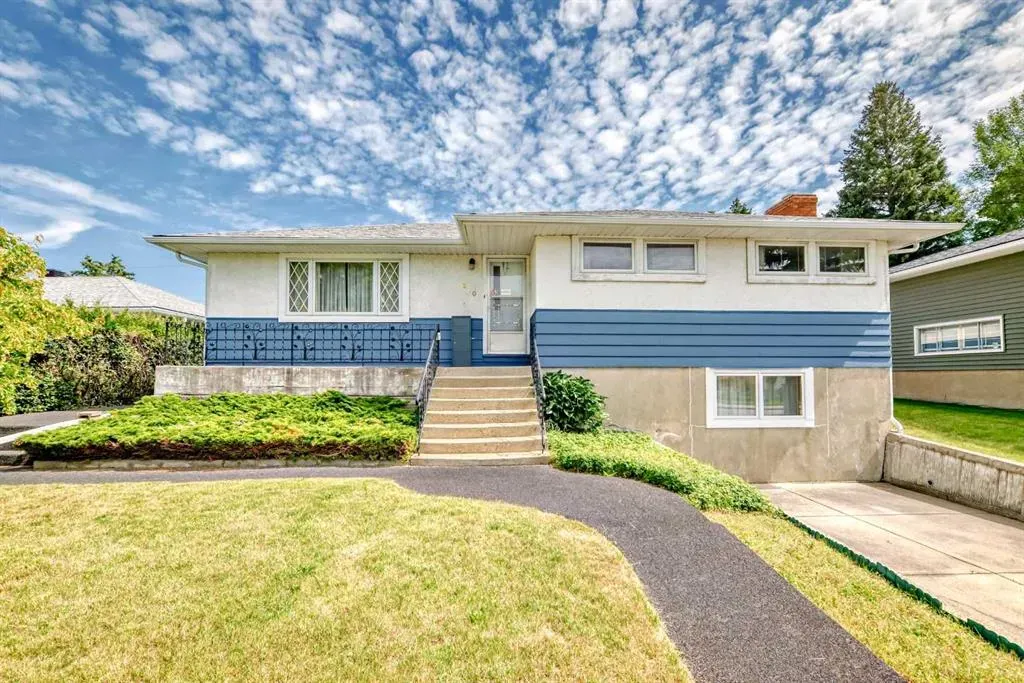 220 Cardiff Drive NW