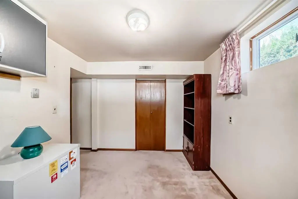 220 Cardiff Drive NW