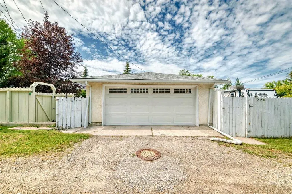 220 Cardiff Drive NW
