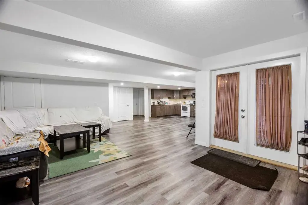 213 Hawkmere Close