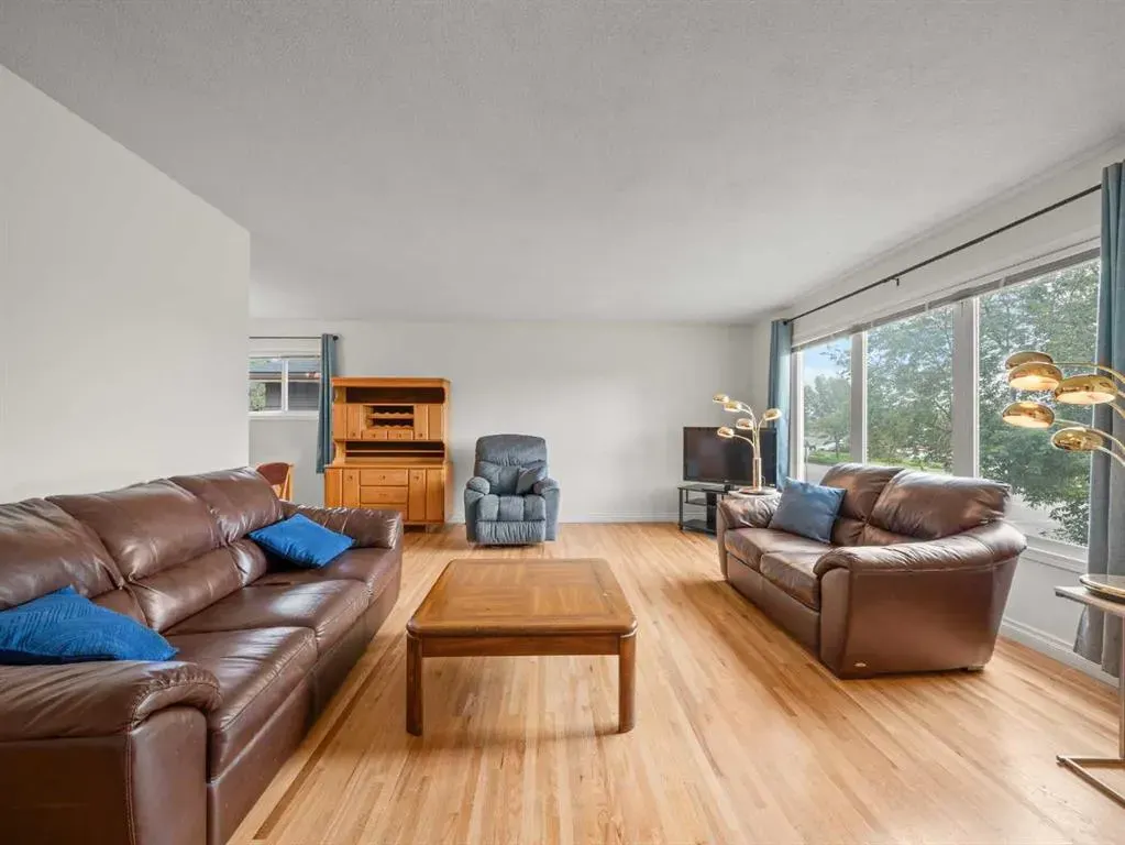 8047 Fairmount Drive SE