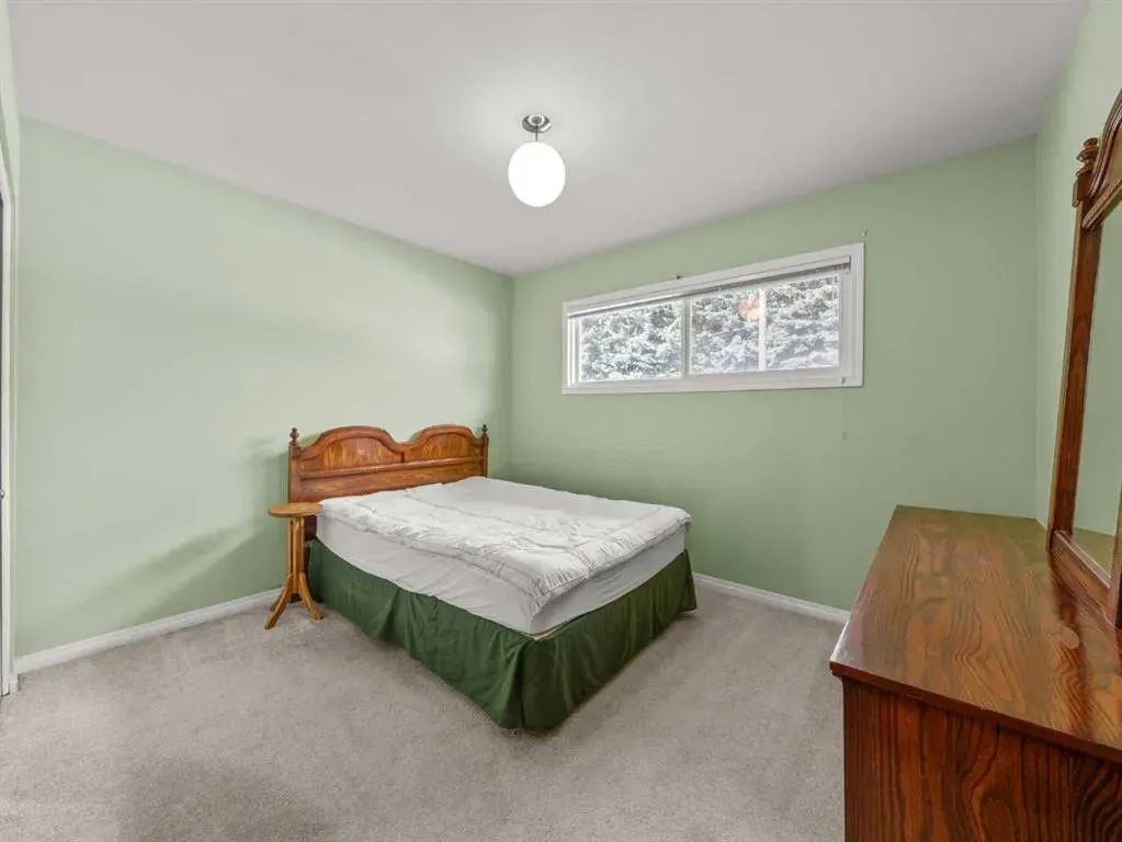 8047 Fairmount Drive SE