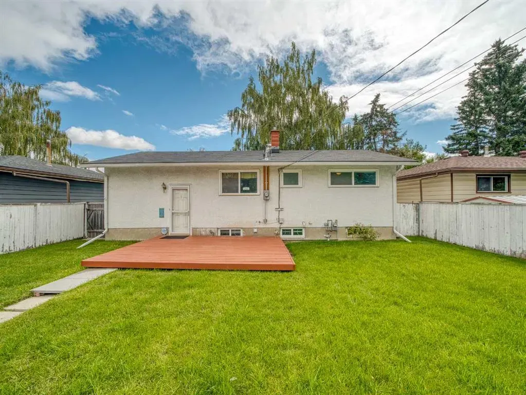 8047 Fairmount Drive SE