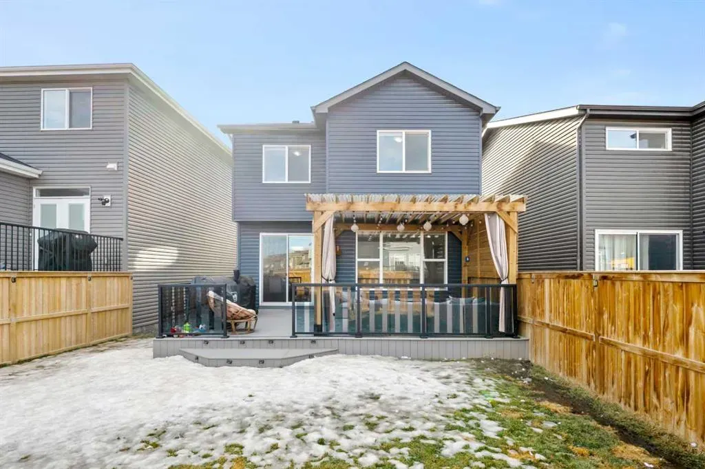 132 Wolf Hollow Crescent SE