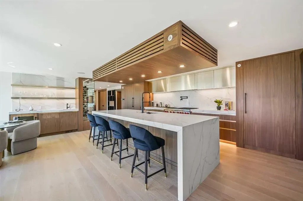 100 10A Street NW, #805