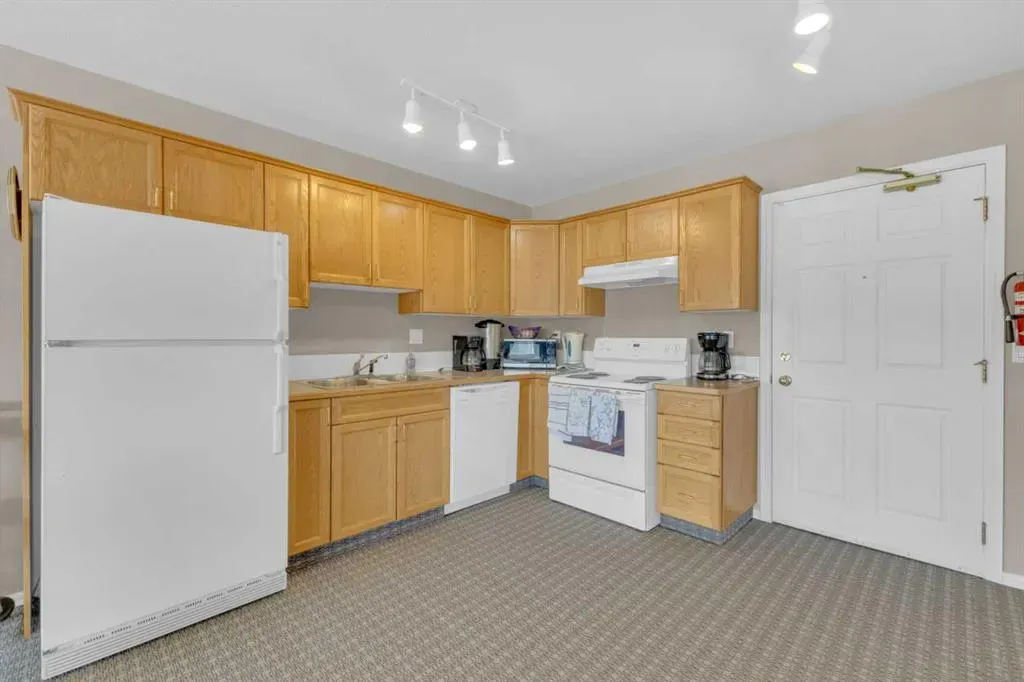 6118 53 Avenue, #408