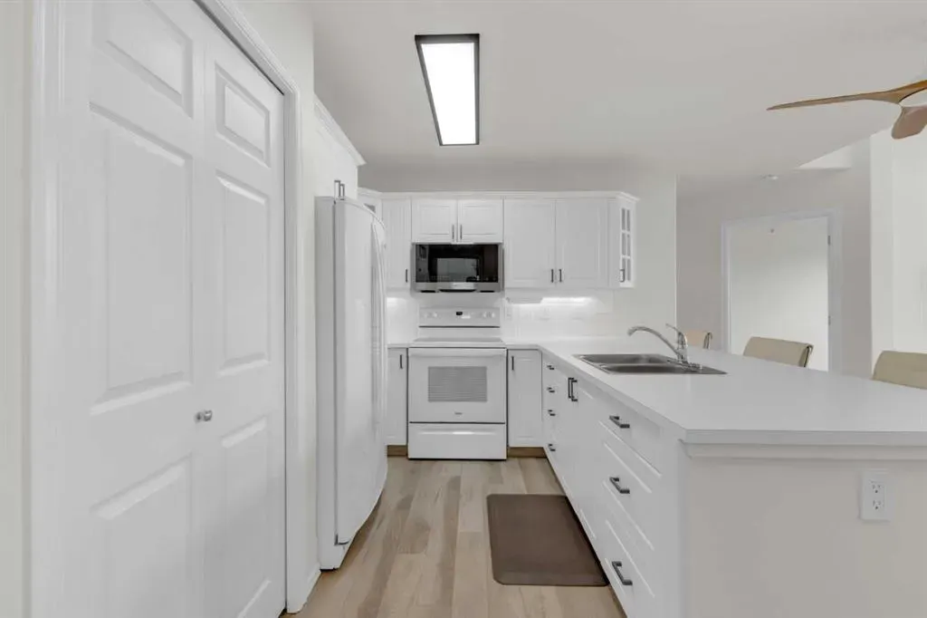 6118 53 Avenue, #408