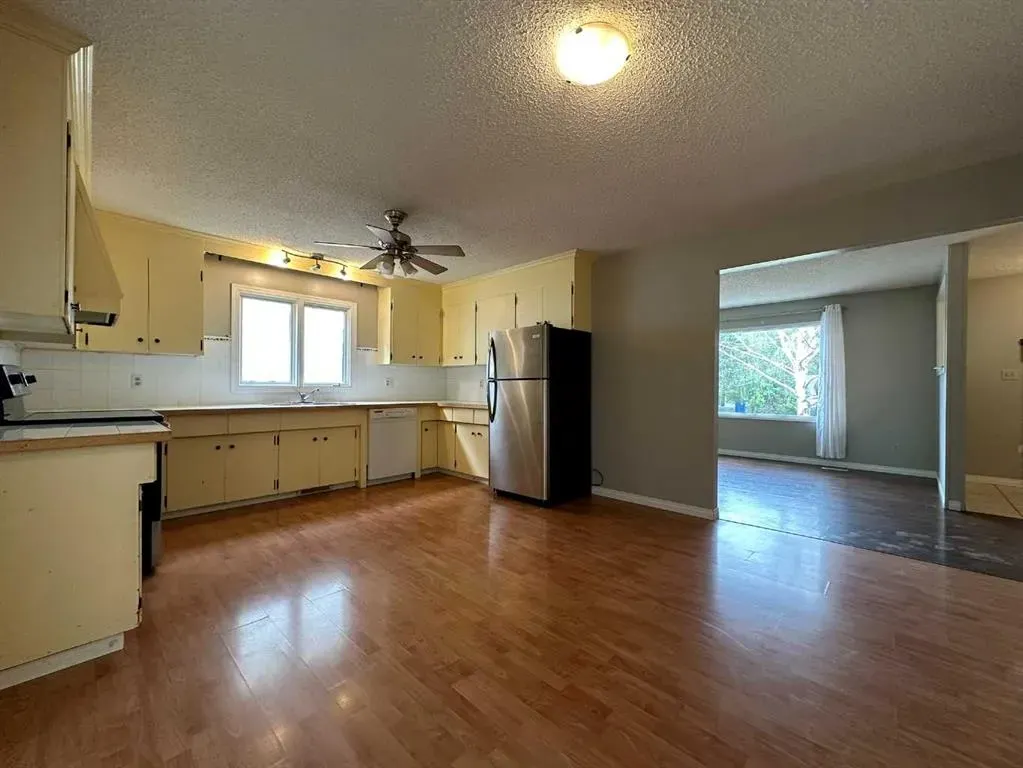 806 Almond Almond Avenue