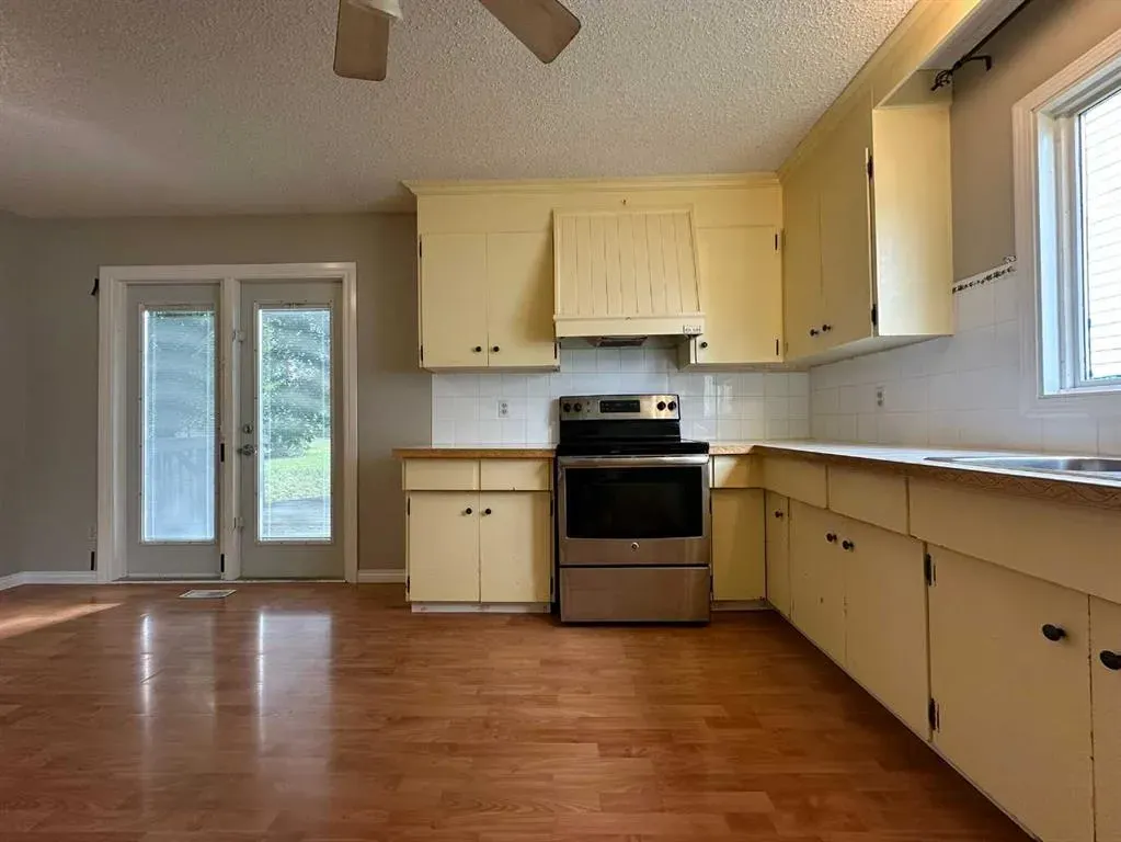 806 Almond Almond Avenue