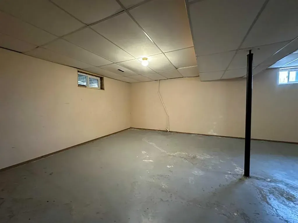 806 Almond Almond Avenue