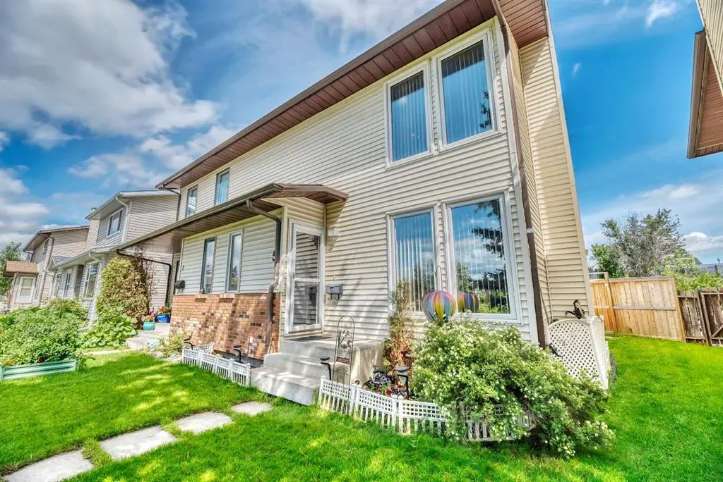 5 Falsby Place NE