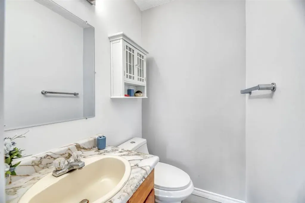 5 Falsby Place NE