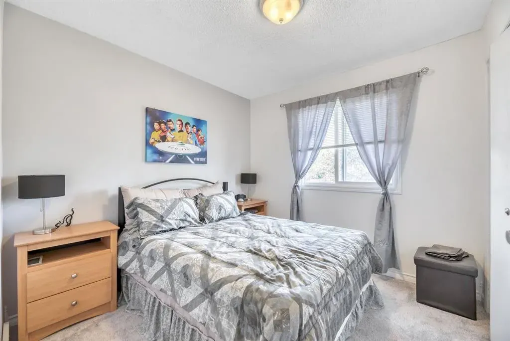 5 Falsby Place NE