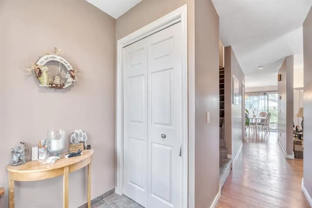 5 Falsby Place NE