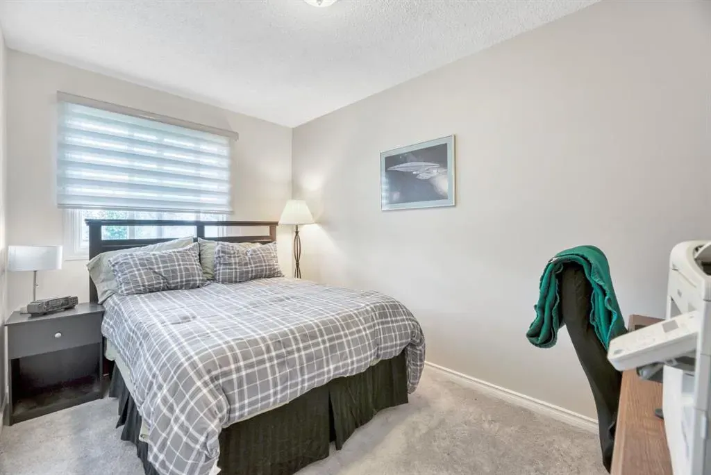 5 Falsby Place NE